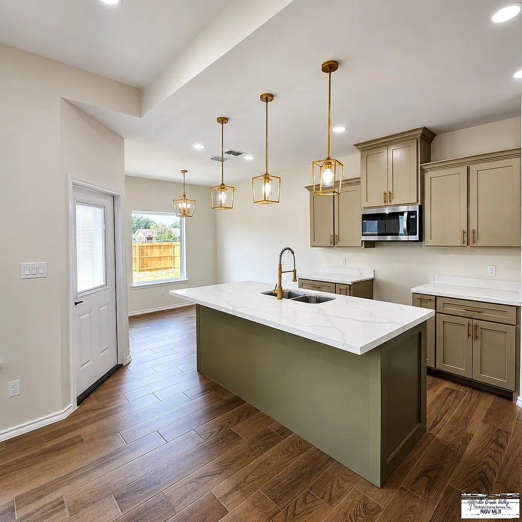 17993 Spruce Street · 4