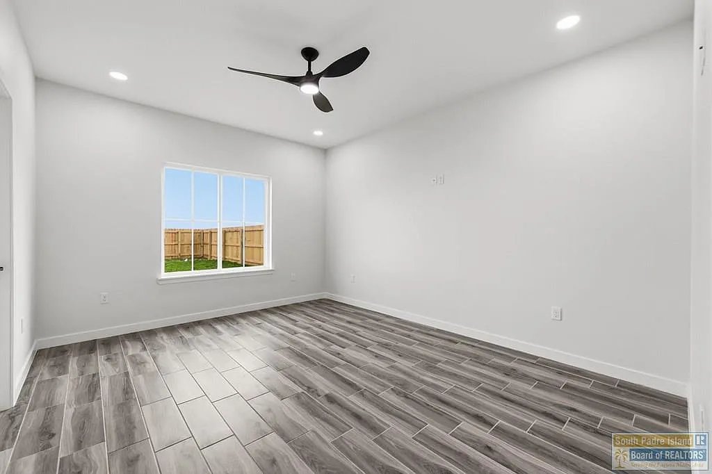 3221 Juan Castillo Ave · 5