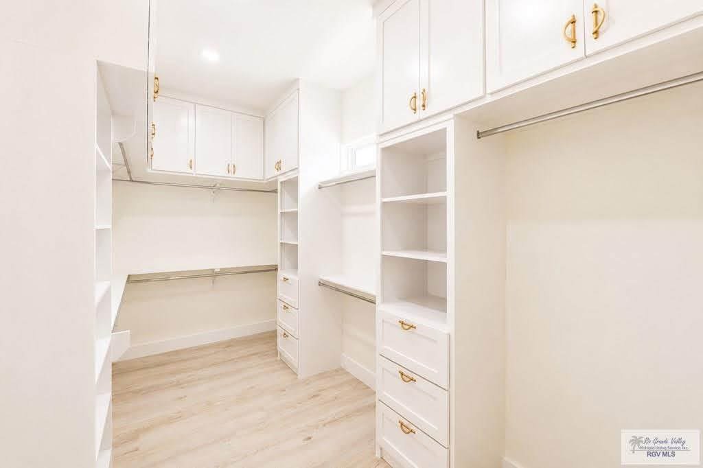1313 Thacker Ln · 8