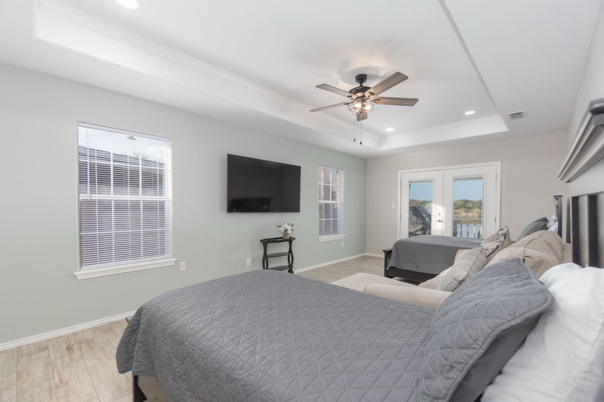 The Arroyo Waterfront House · 11