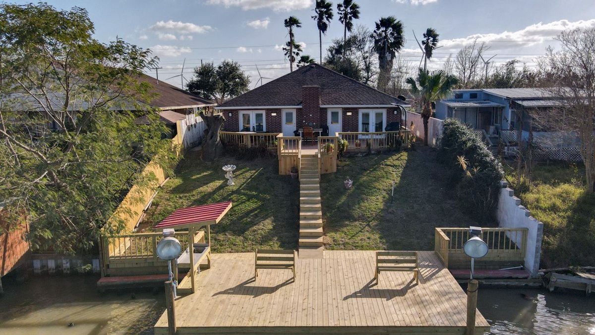 The Arroyo Waterfront House · 6